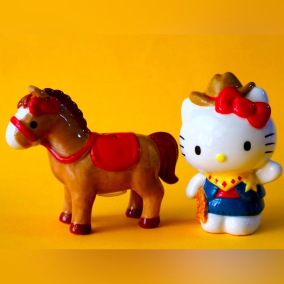 Blue Sky | Dining | Hello Kitty Cowboy Blue Sky Salt Pepper Shakers Set ...